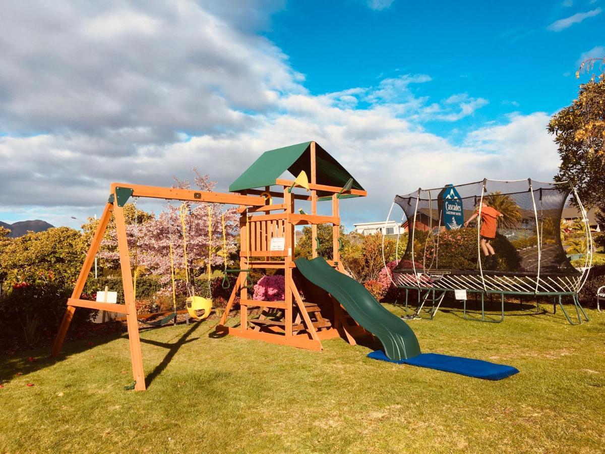 Cascades Lakefront Motel Taupo Kültér fotó A backyard playground