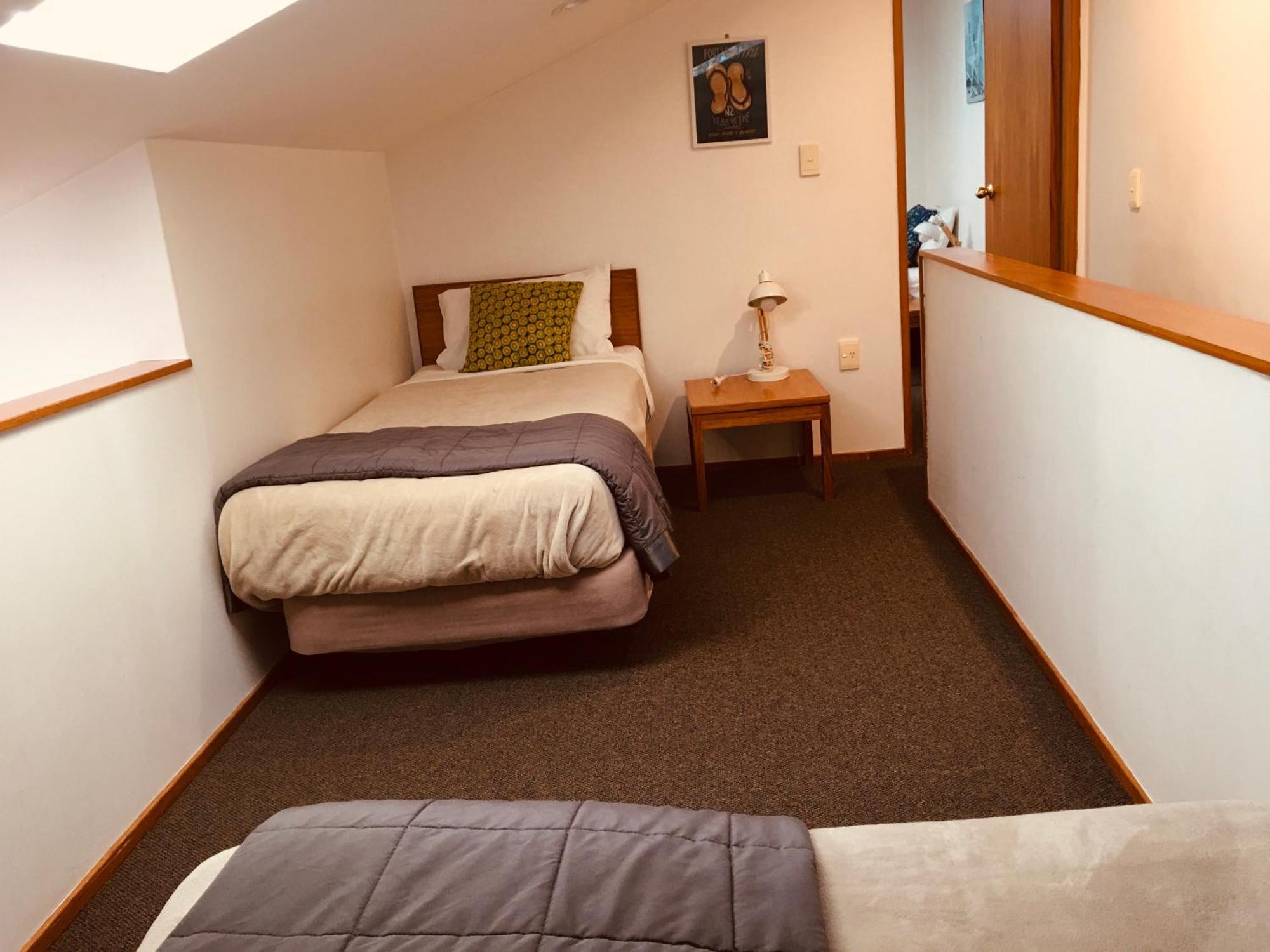 Cascades Lakefront Motel Taupo Kültér fotó A single room at the hotel
