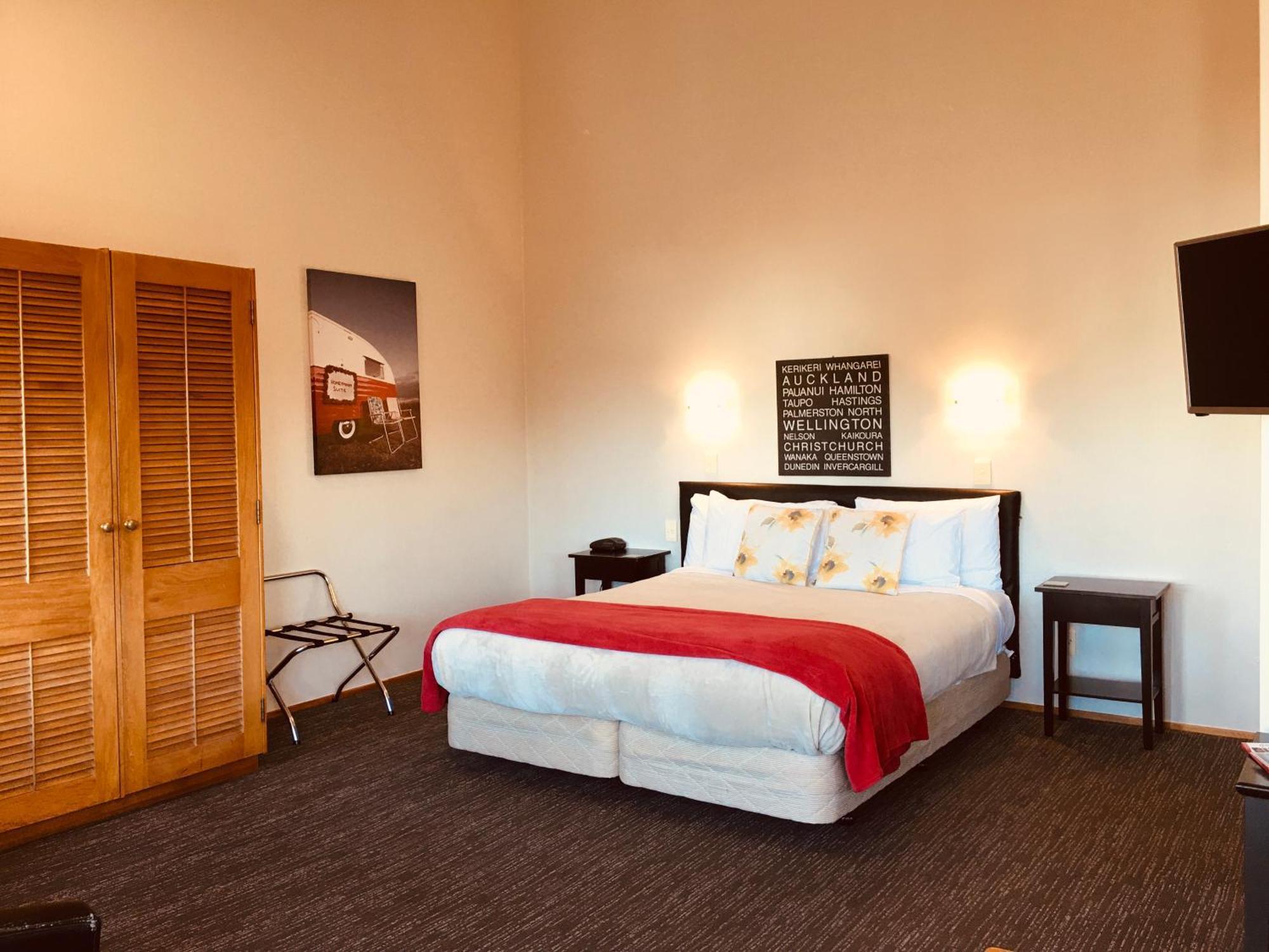 Cascades Lakefront Motel Taupo Kültér fotó A room at the Hotel Valley Ho