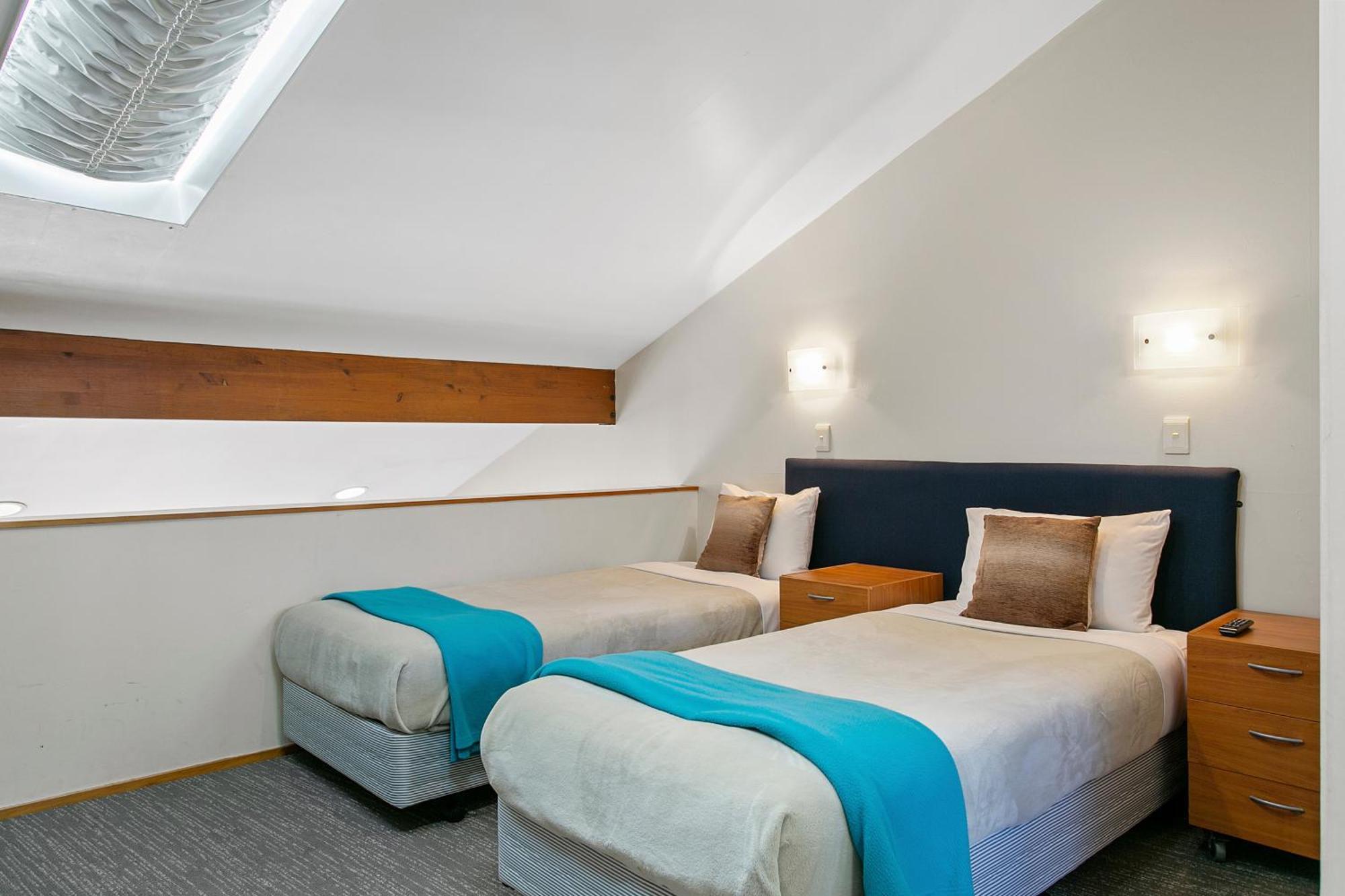 Cascades Lakefront Motel Taupo Kültér fotó Loft room